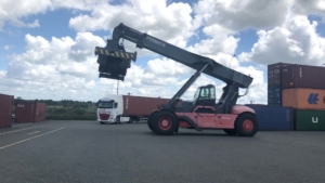 Reach Stacker Engin de manutention de containers TCM Transports Coué