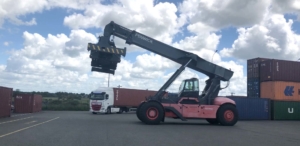 Reach Stacker Engin de manutention de containers TCM Transports Coué